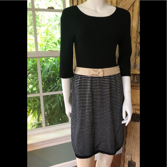 Elegant Minimalist dress - Picture 1 of 8